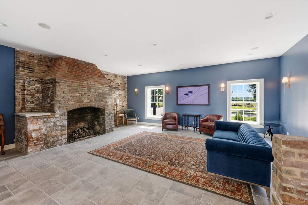 5 Bedroom Single Family Home/House's Image 14
