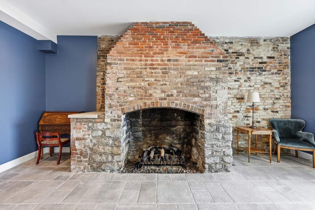 5 Bedroom Single Family Home/House's Image 15