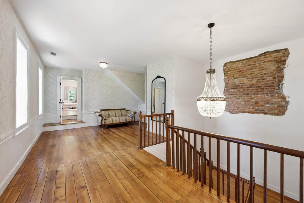 5 Bedroom Single Family Home/House's Image 29