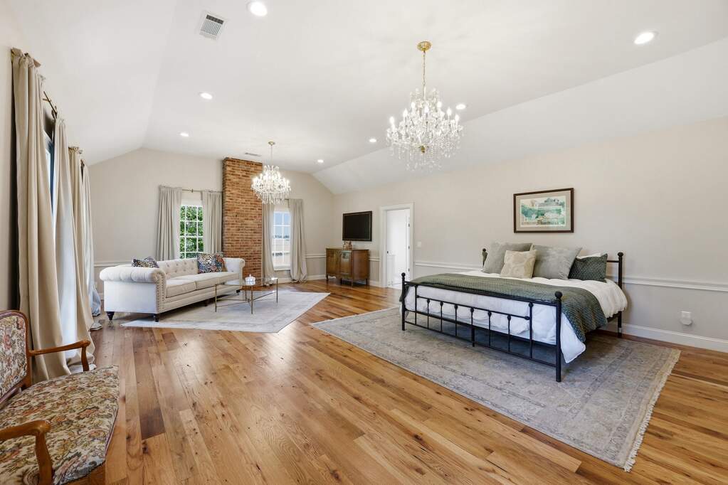 5 Bedroom Single Family Home/House's Image 38
