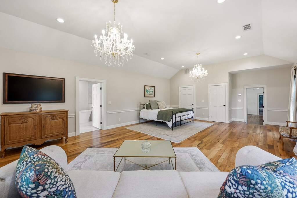5 Bedroom Single Family Home/House's Image 41