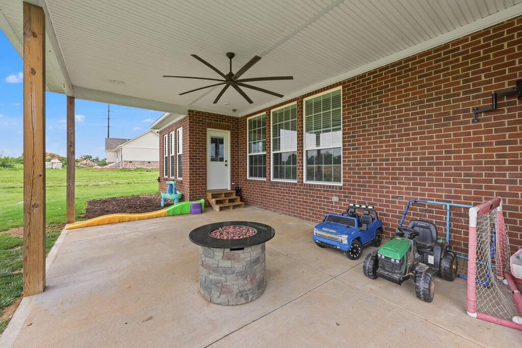 4 Bedroom Single Family Home/House's Image 38