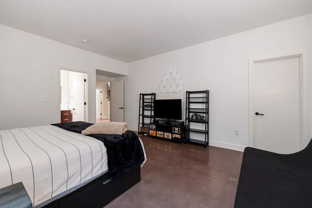 4 Bedroom Single Family Home/House's Image 35