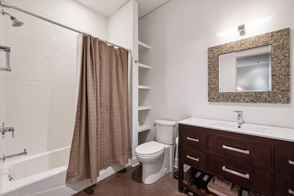 4 Bedroom Single Family Home/House's Image 36