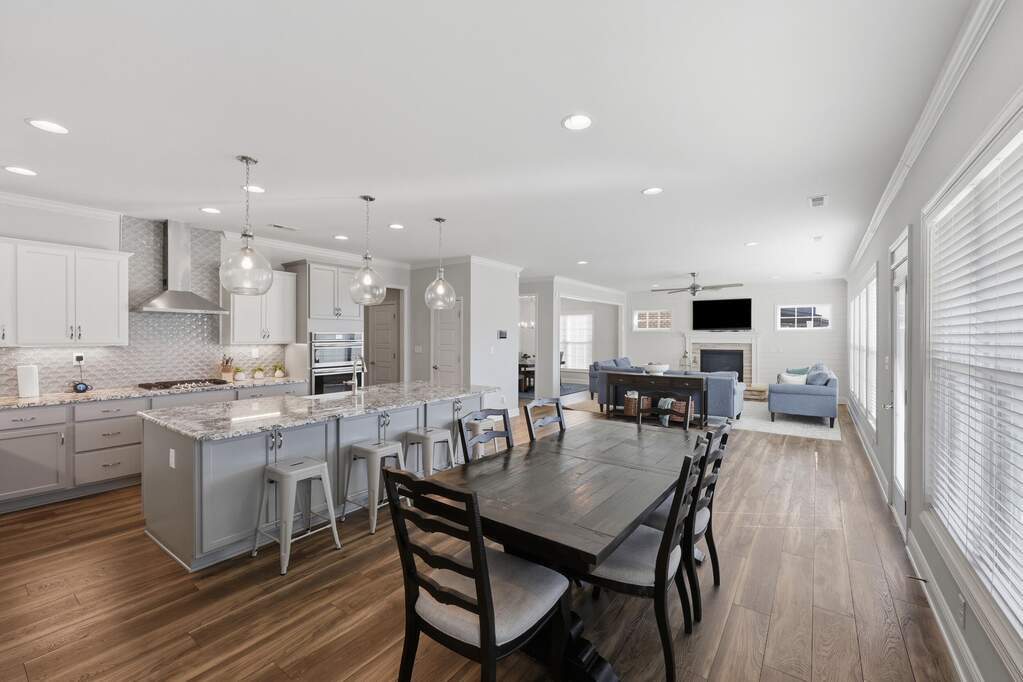 5 Bedroom Single Family Home/House's Image 10