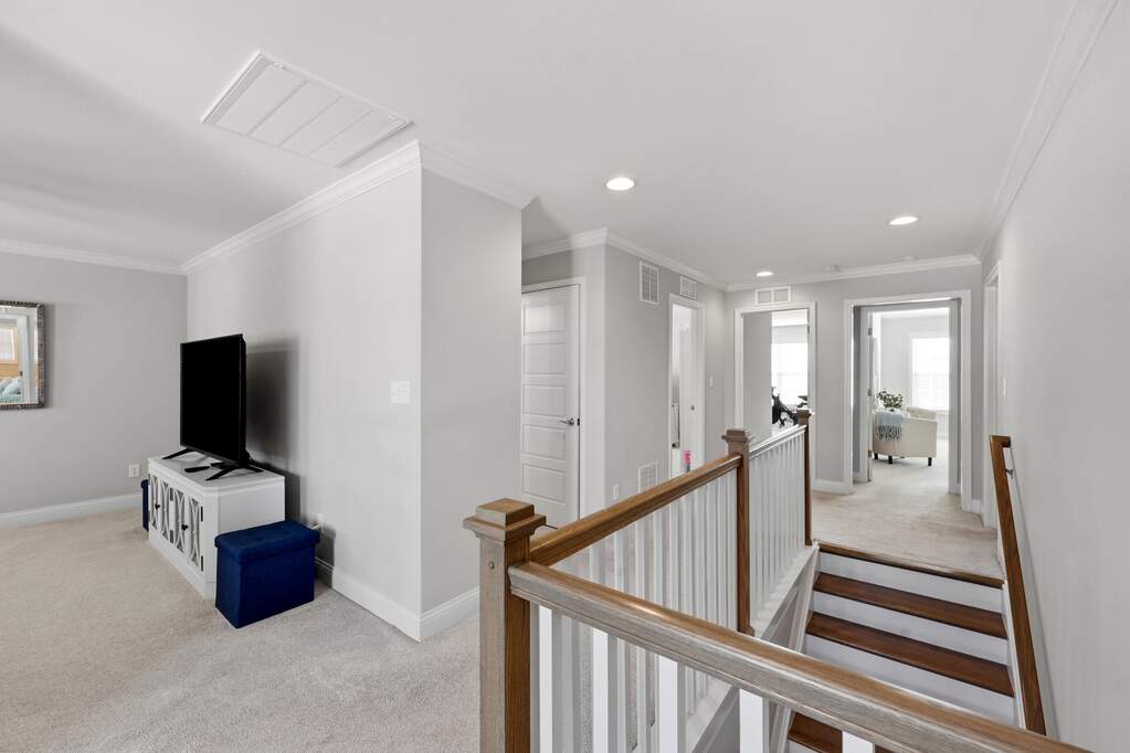 5 Bedroom Single Family Home/House's Image 17