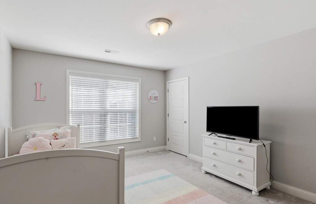 5 Bedroom Single Family Home/House's Image 22