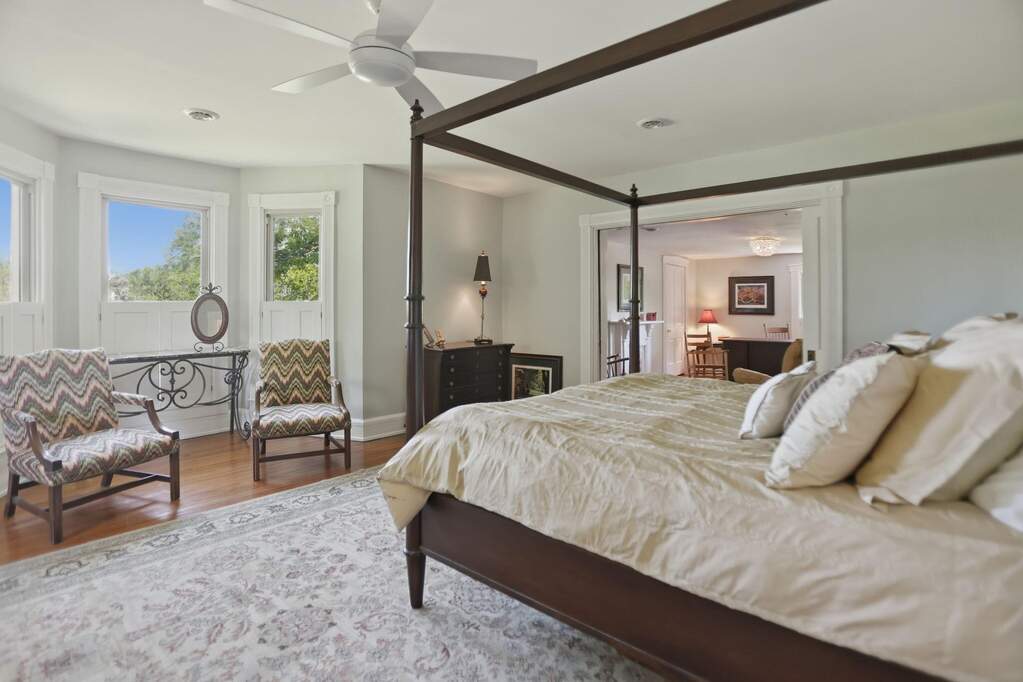 6 Bedroom Single Family Home/House's Image 14