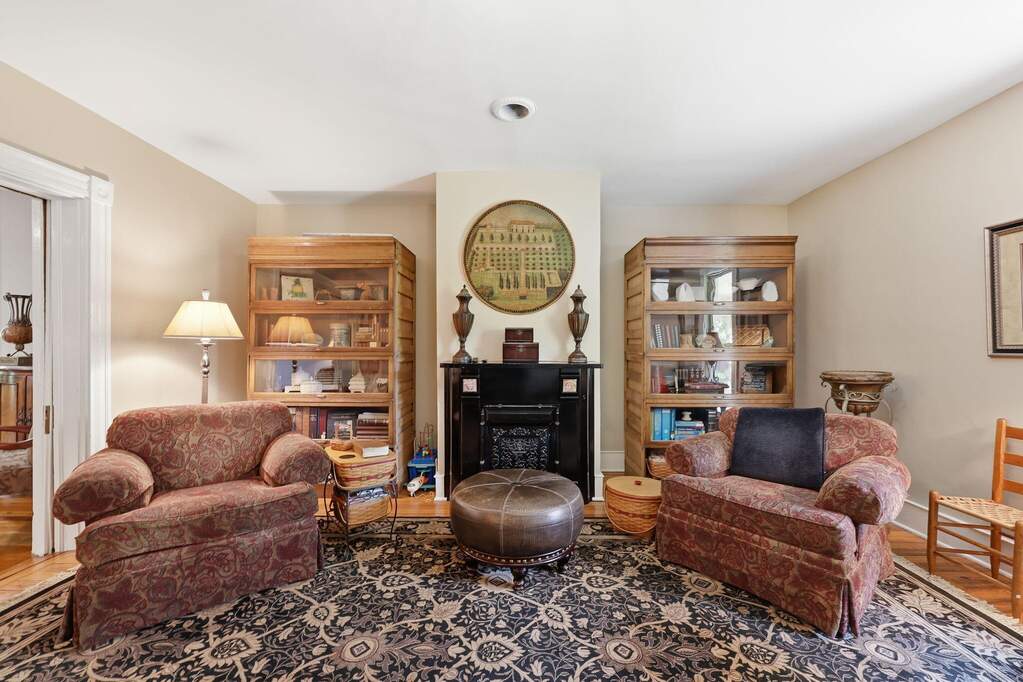 6 Bedroom Single Family Home/House's Image 29
