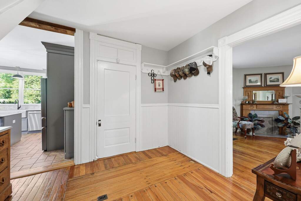 6 Bedroom Single Family Home/House's Image 42