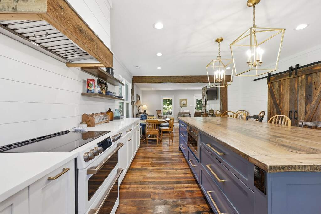 6 Bedroom Single Family Home/House's Image 70