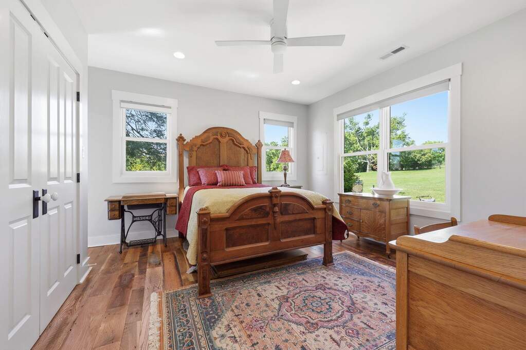 6 Bedroom Single Family Home/House's Image 75