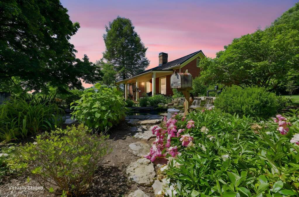 6 Bedroom Single Family Home/House's Image 85