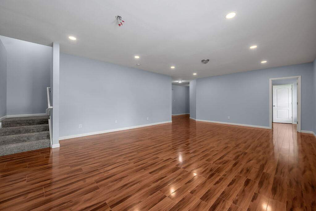 6 Bedroom Single Family Home/House's Image 31
