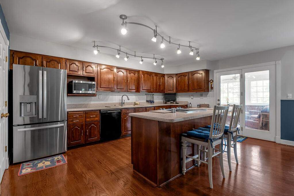 4 Bedroom Single Family Home/House's Image 7