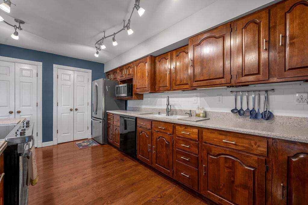 4 Bedroom Single Family Home/House's Image 9