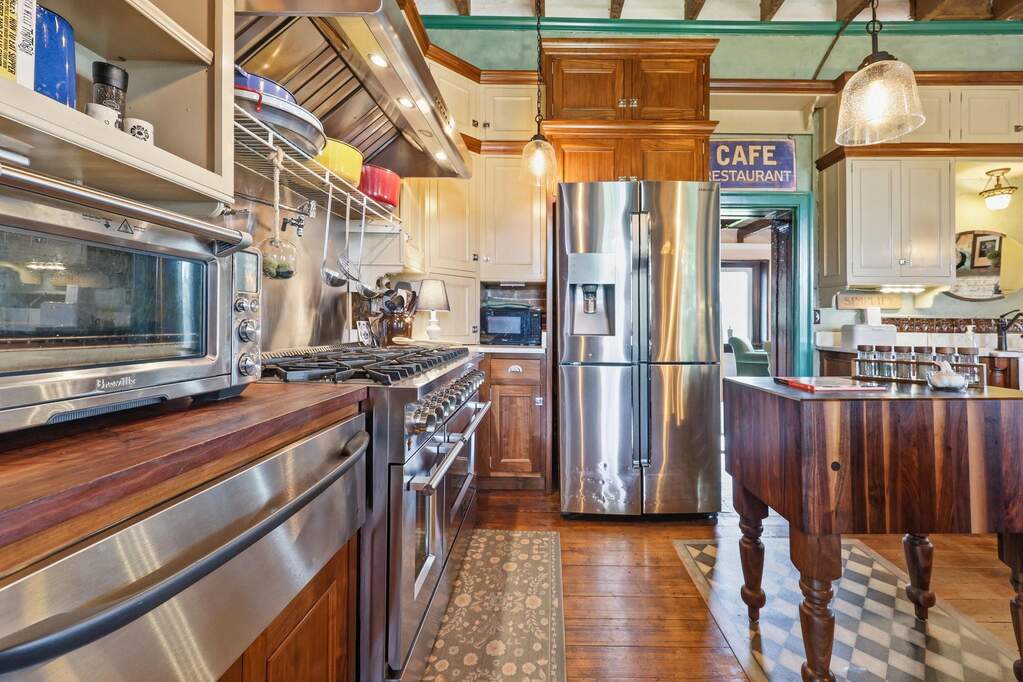 4 Bedroom Single Family Home/House's Image 33