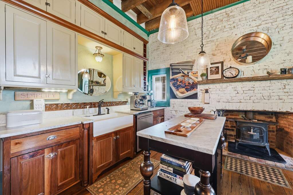 4 Bedroom Single Family Home/House's Image 35