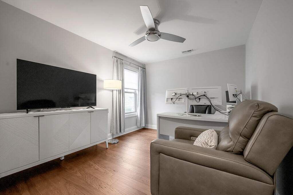 5 Bedroom Single Family Home/House's Image 28