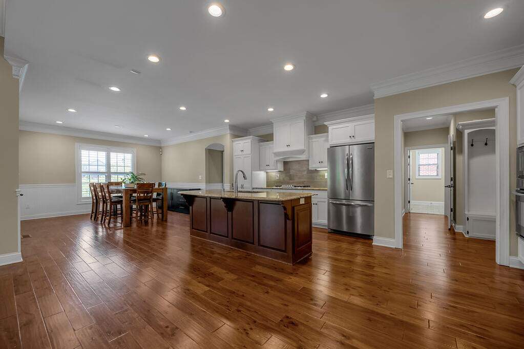 5 Bedroom Single Family Home/House's Image 8