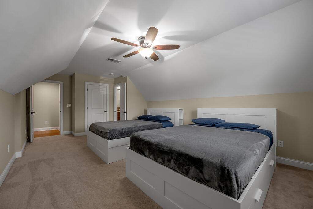 5 Bedroom Single Family Home/House's Image 28