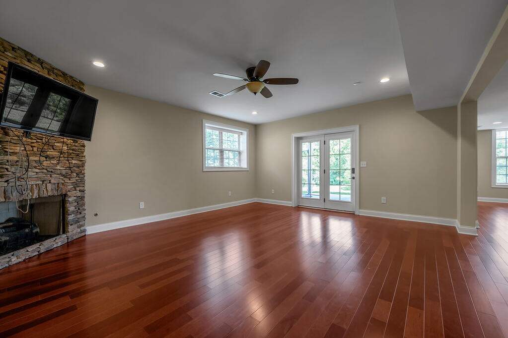 5 Bedroom Single Family Home/House's Image 32