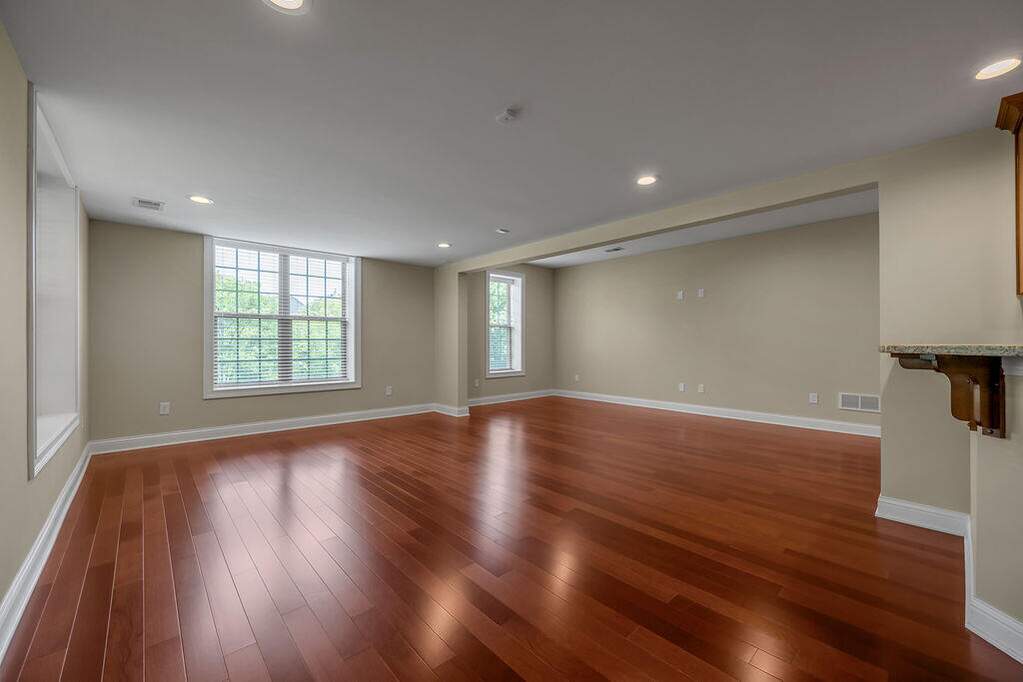 5 Bedroom Single Family Home/House's Image 34