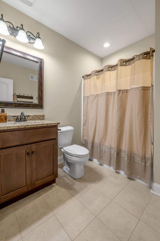 5 Bedroom Single Family Home/House's Image 38