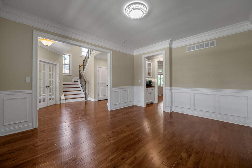 5 Bedroom Single Family Home/House's Image 3