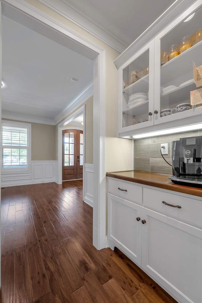 5 Bedroom Single Family Home/House's Image 4