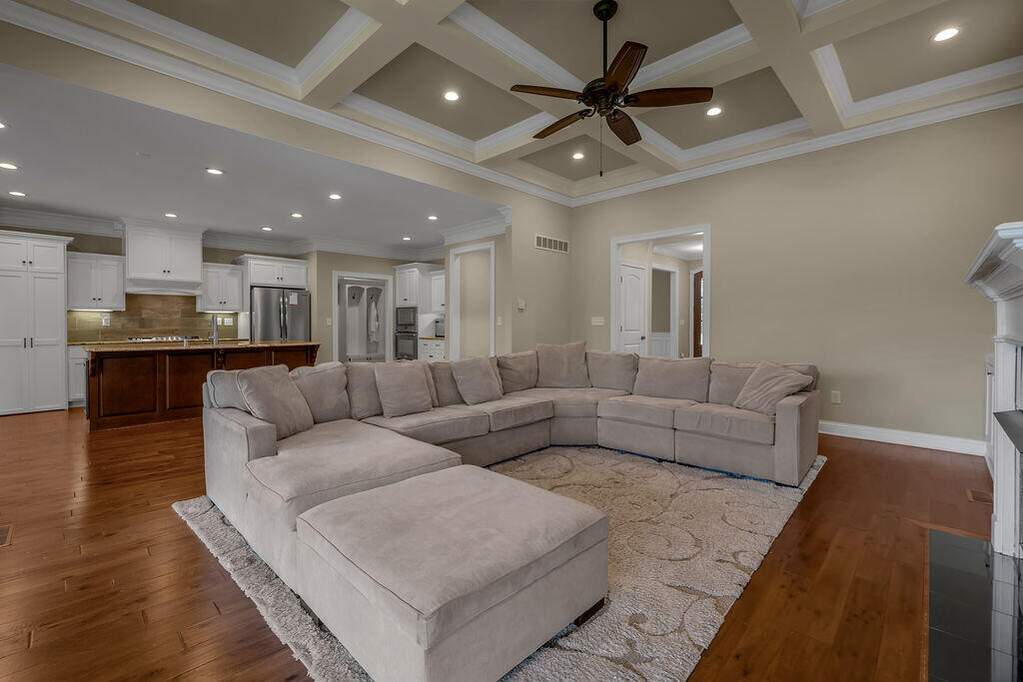 5 Bedroom Single Family Home/House's Image 6