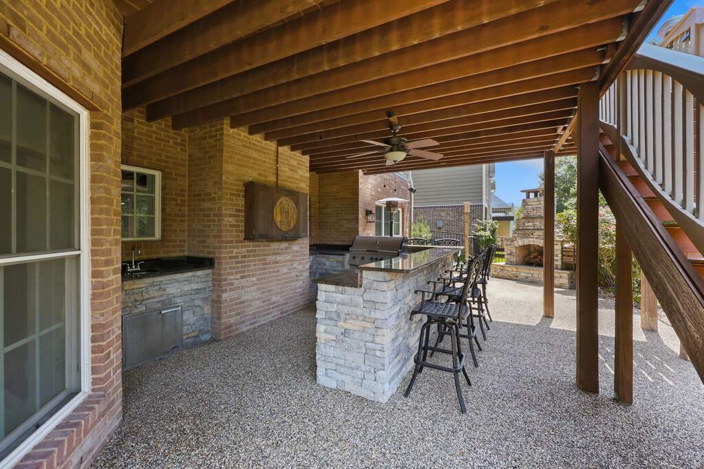 5 Bedroom Single Family Home/House's Image 38