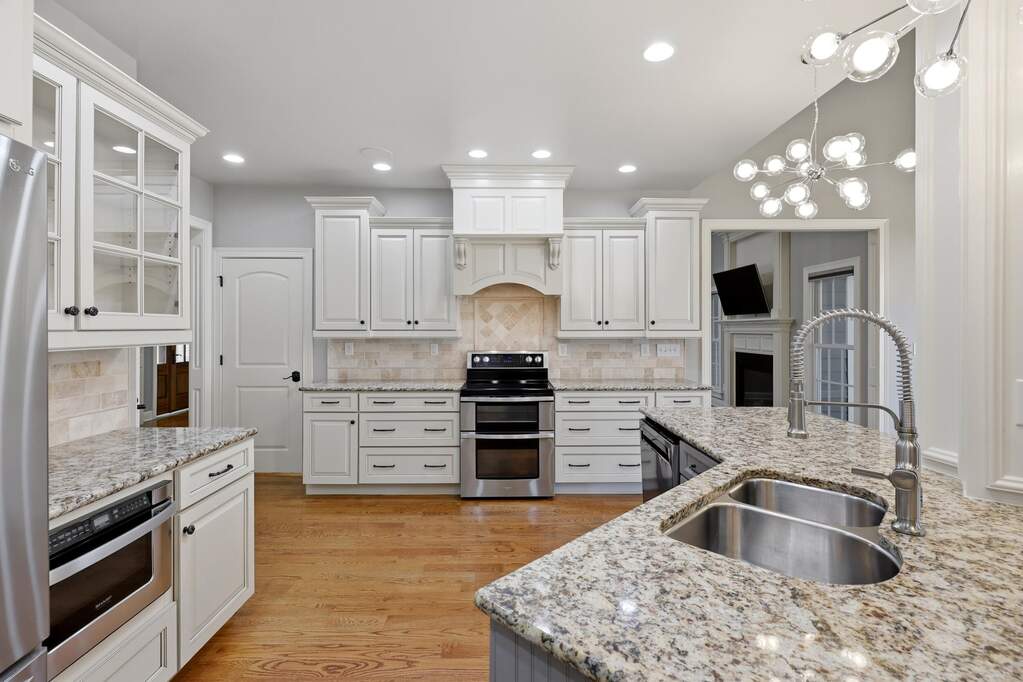 5 Bedroom Single Family Home/House's Image 3