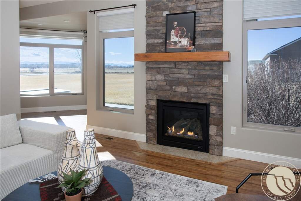 4 Bedroom Single Family Home/House's Image 4