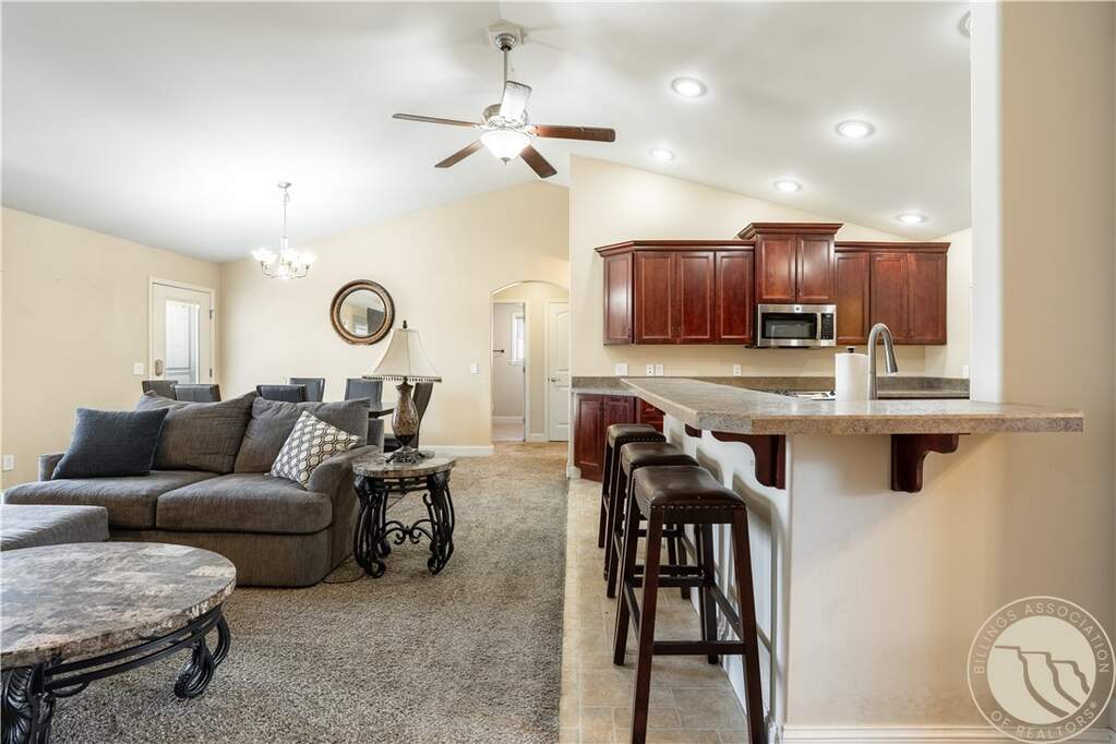 5 Bedroom Single Family Home/House's Image 3