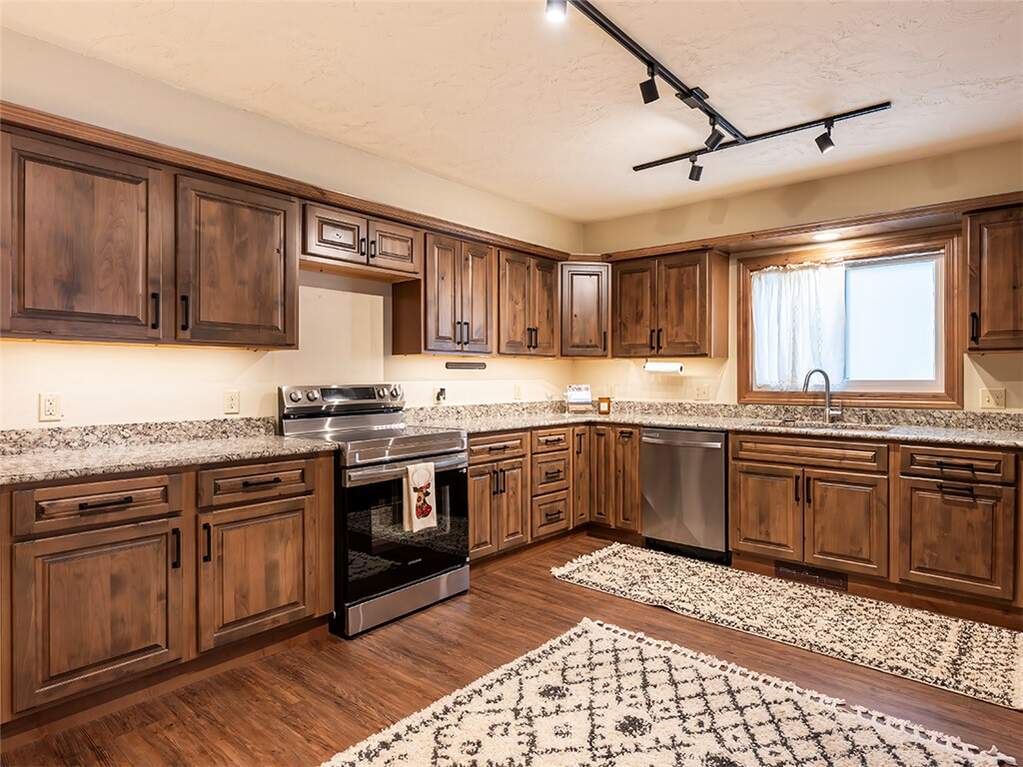 3 Bedroom Single Family Home/House's Image 3