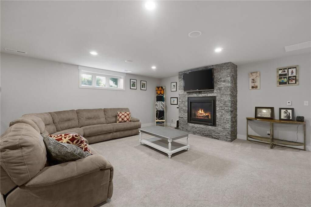 5 Bedroom Single Family Home/House's Image 18