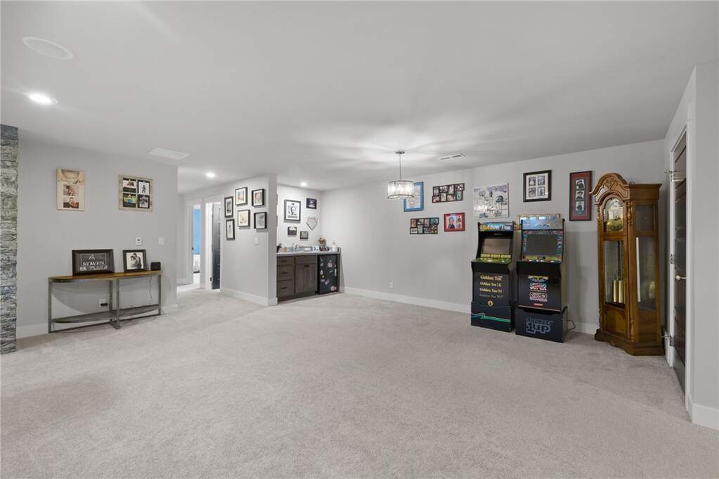 5 Bedroom Single Family Home/House's Image 19