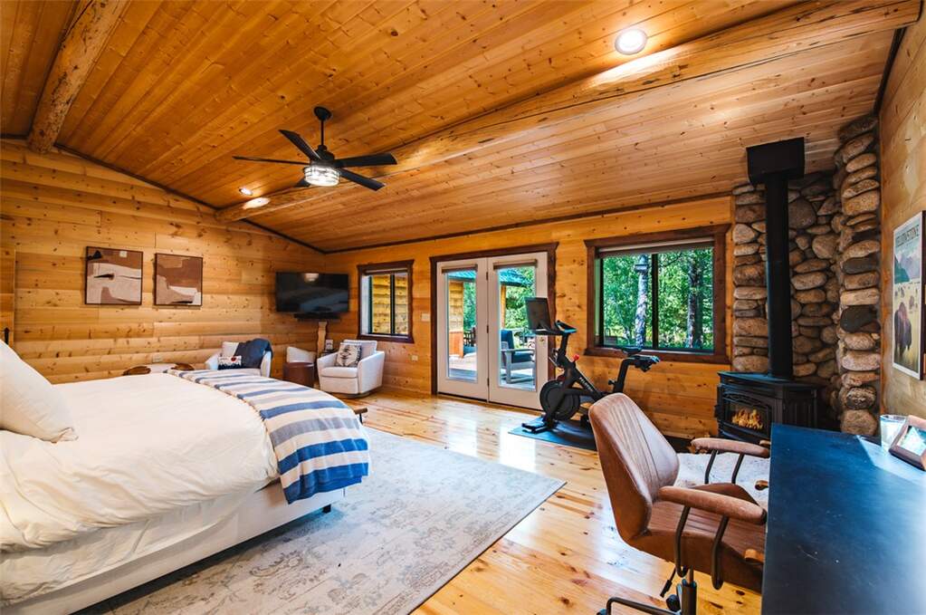 4 Bedroom Single Family Home/House's Image 7
