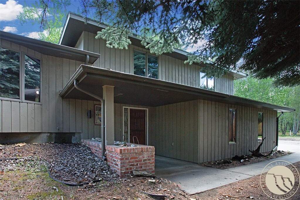 4 Bedroom Single Family Home/House's Image 8