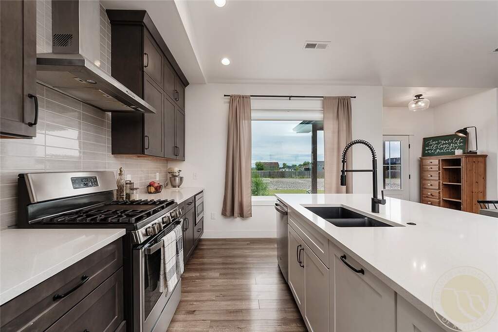 4 Bedroom Single Family Home/House's Image 8