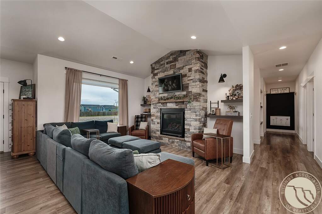 4 Bedroom Single Family Home/House's Image 4