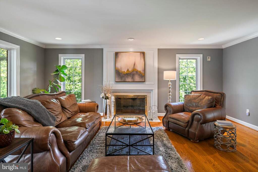 6 Bedroom Single Family Home/House's Image 7