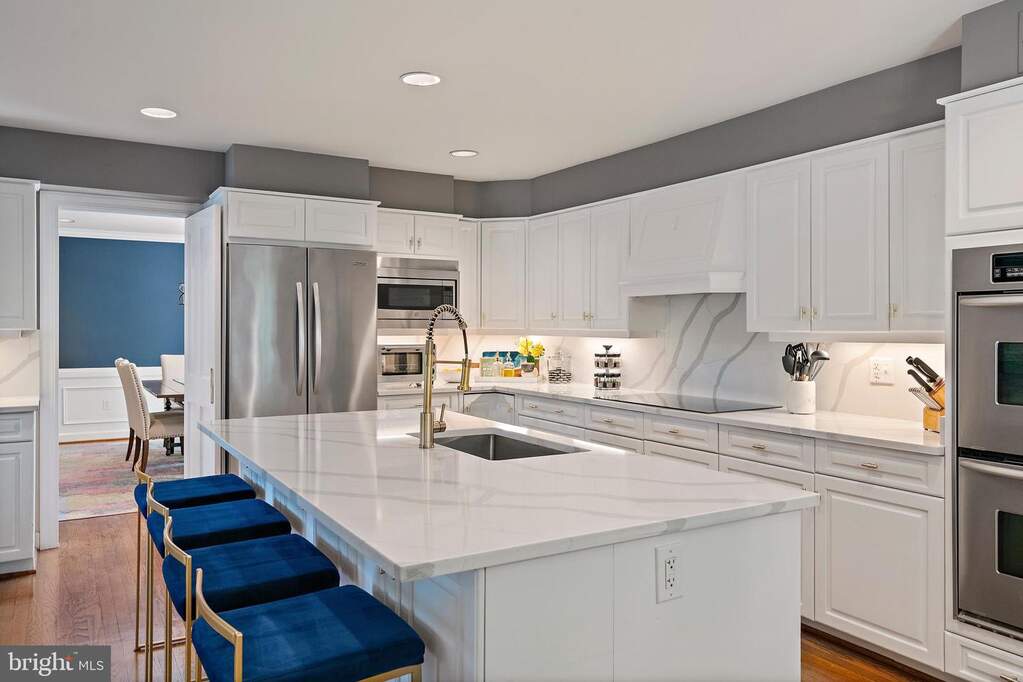6 Bedroom Single Family Home/House's Image 11