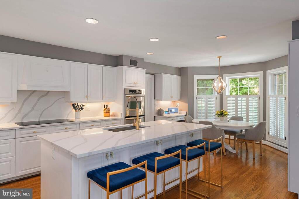 6 Bedroom Single Family Home/House's Image 17