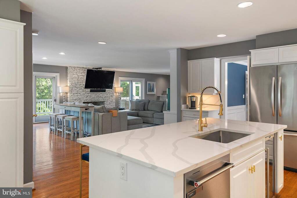 6 Bedroom Single Family Home/House's Image 19