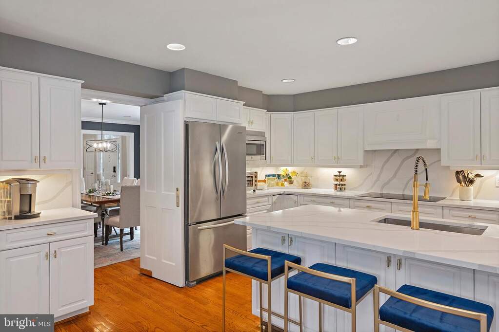 6 Bedroom Single Family Home/House's Image 20