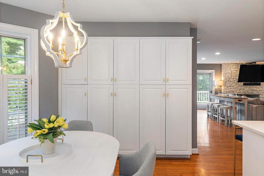 6 Bedroom Single Family Home/House's Image 22