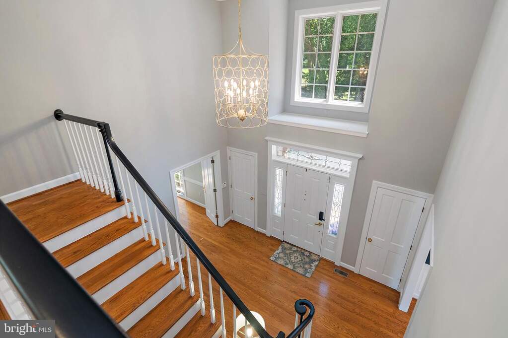 6 Bedroom Single Family Home/House's Image 24