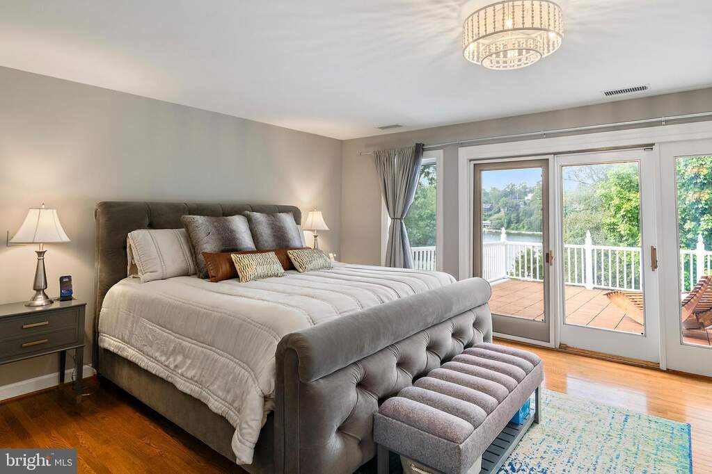 6 Bedroom Single Family Home/House's Image 26